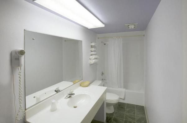 Queen Room interior